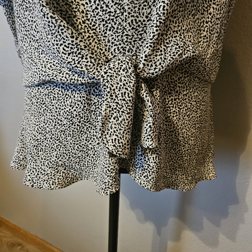 Sienna Sky Women's Large Short Sleeve Blouse - Picture 2 of 7